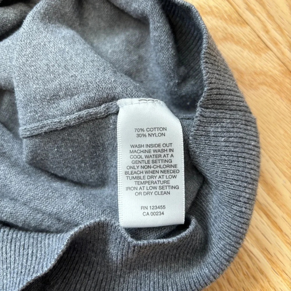 Hudson North V-Neck Grey Cotton/Nylon Sweater - Picture 3 of 4